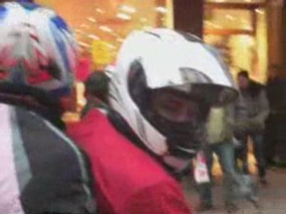 le père noël est un motard