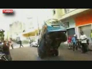 INSOLITE : Freinage appuyé en minivan