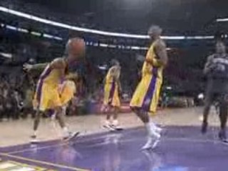 Pau Gasol  legs to get this assist to Trevor Ariza.