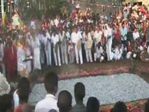 Marche sur le feu aux Casernes St Pierre le 1er/01/09.