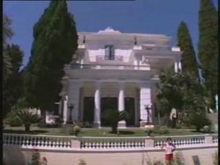 L'Achillion et la ville de Corfou