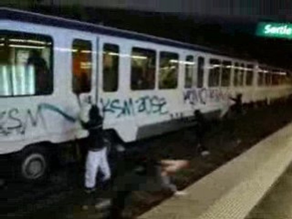 karton sur le metro marseille