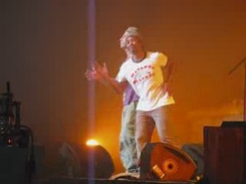 Christophe Mae et Herve Rakoto danse techtonik