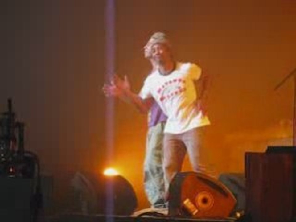 Christophe Mae et Herve Rakoto danse techtonik