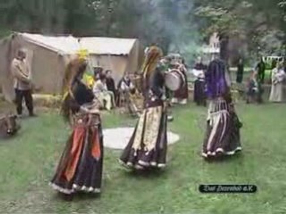 Nucum Satia tanzt zur Musik von Sliastorp Congregatio