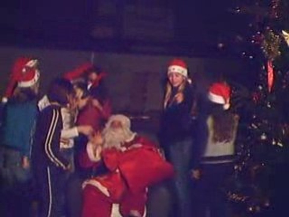 LES POUSSINS AVEC LE PERE NOEL