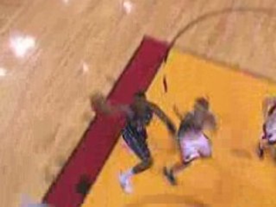 NBA Keyon Dooling slams against Michael Beasley.