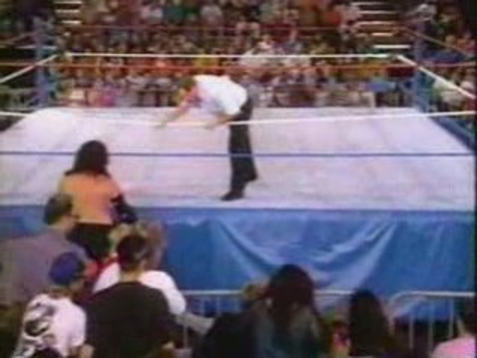 Raw 1993 - Undertaker vs Samu