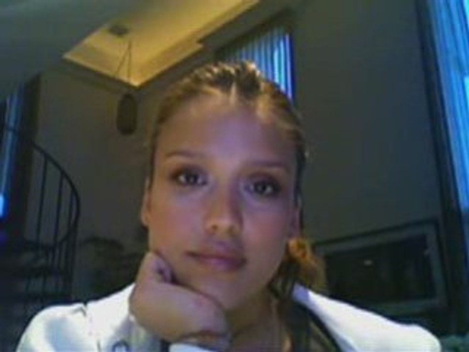 Jessica_Alba_The_Stare_Response