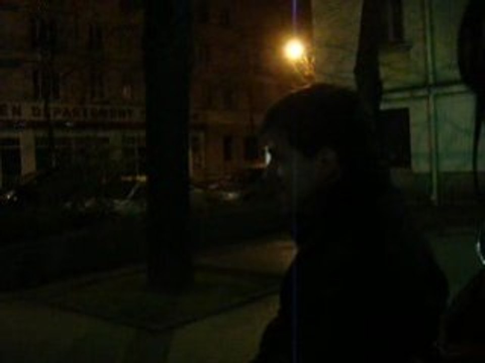 Pracinha com a Mary em Paris