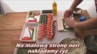 Jak zrobić sushi.Uramaki: california i z łososiem Make sushi