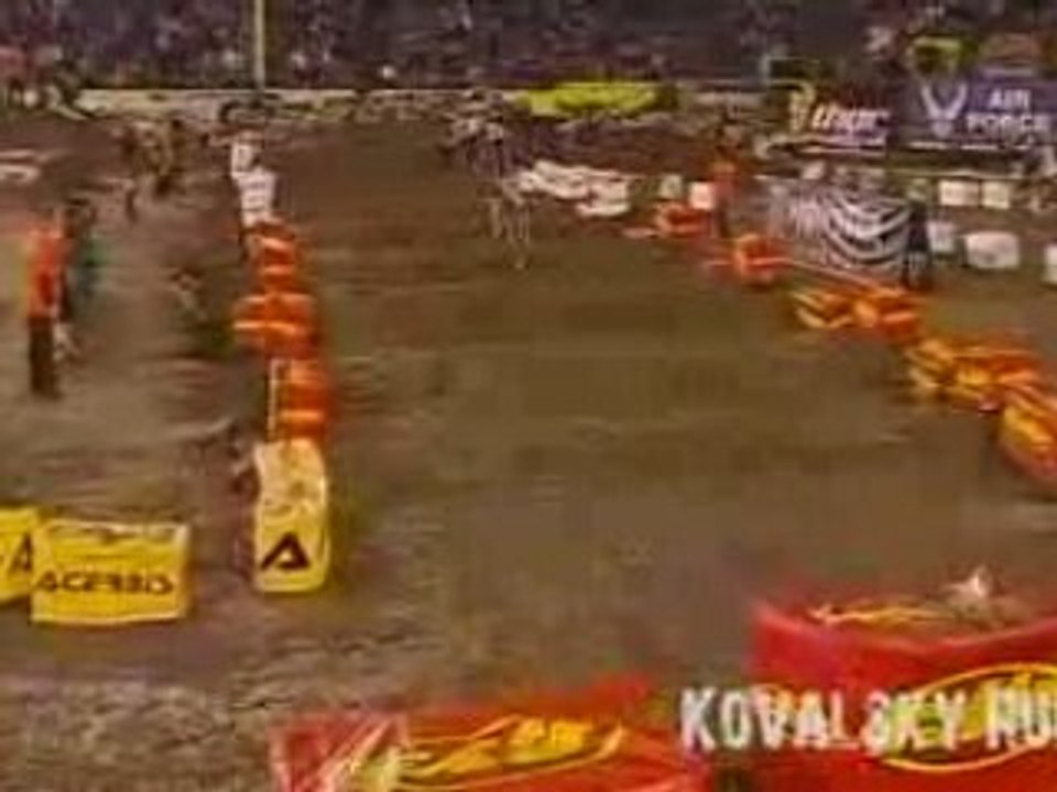 Chad Reed and James Stewart Crash Anaheim 01. 2009