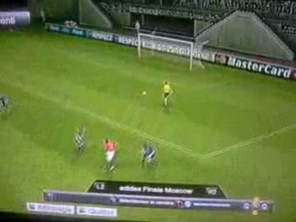 Frappe lobée de Rooney malgré Coupet par Mustapha