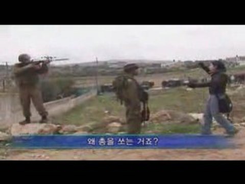 Palestine Girl Unarmed Stands Up Against Israel Soldier