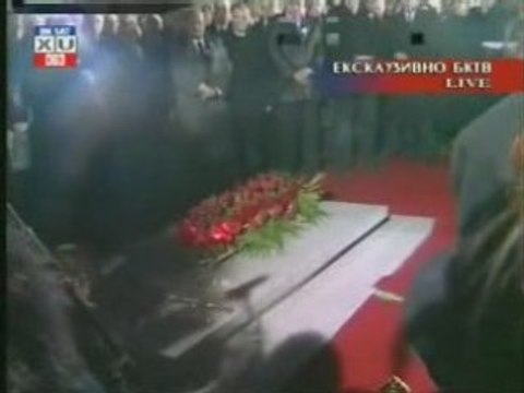 FIN DE L ENTERREMENT DE SLOBODAN MILOSEVIC