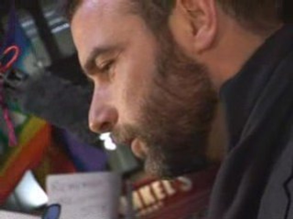 Daniel Craig anwers fans questions at premiere of Defiance