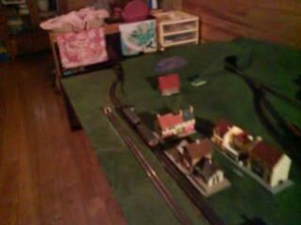 Maquette de train avec TGV atlantique