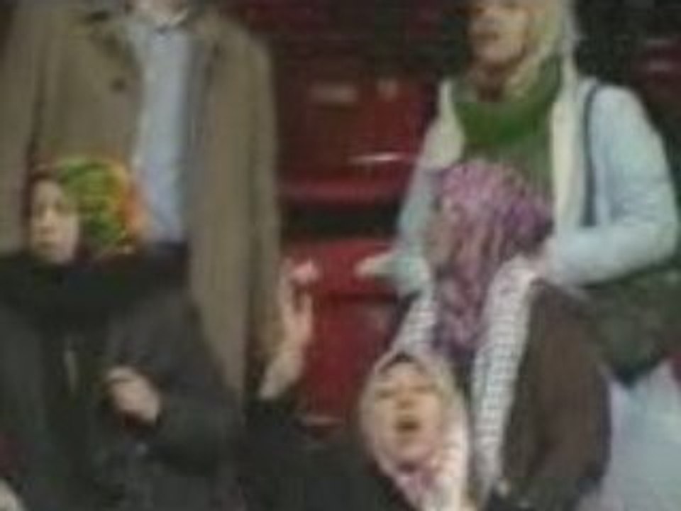 Turks jette chaussures sur Israeliennes dans un match