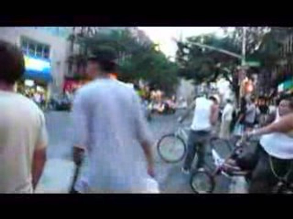 vélo avec enceintes de dingue embarqué