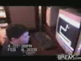 Çocuk korkudan ne yapacağını şaşırıyor...