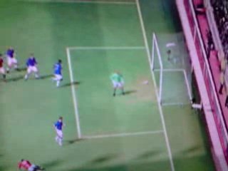 magnifique reprise de tevez