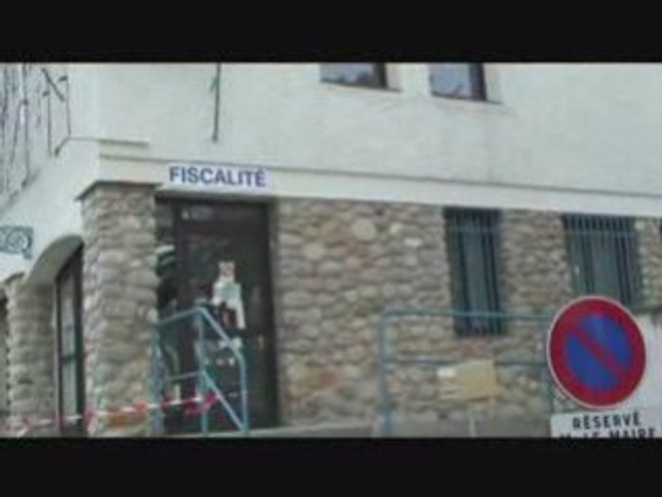 SAINT-CYPRIEN  : PETITION POUR UNE DEMISSION