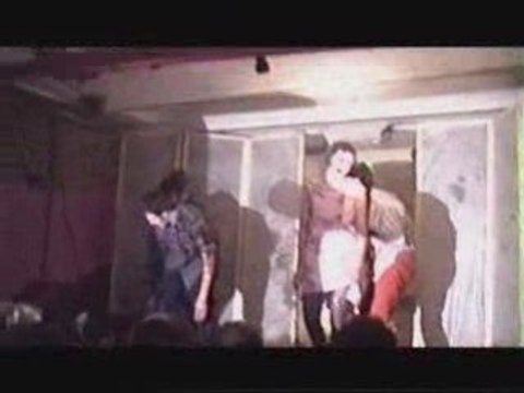 Mastication des morts brule saisons compréssé