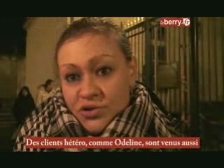 Le Q campe devant la préfecture