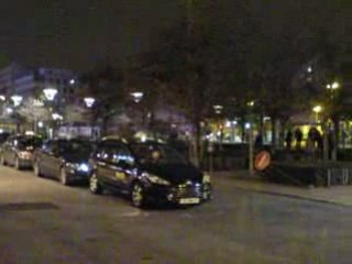 Lyon Part-Dieu: Taxis devant la gare