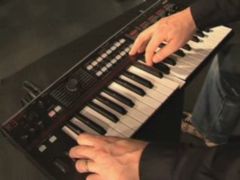 Michel Deuchst présente le synthé Korg R3 (La Boite Noire)