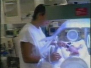 Tiffany Field: Masaje y tacto en prematuros