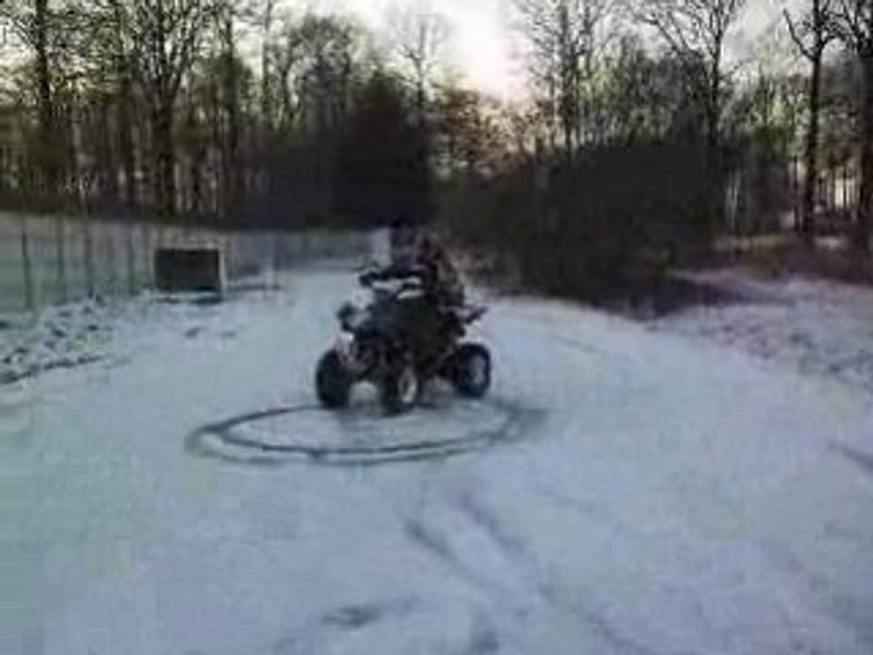 sésion drift en quad sur la neige