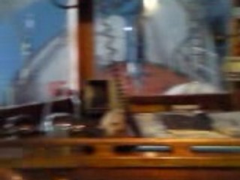 Video visite de l'ancien canot de sauvetage d'etel partie 2