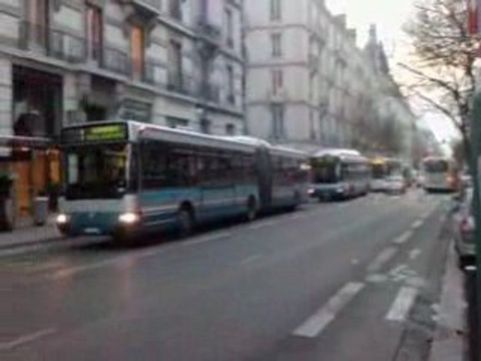 Citaro G et Agora L à Docteur Mazet (ligne 1)