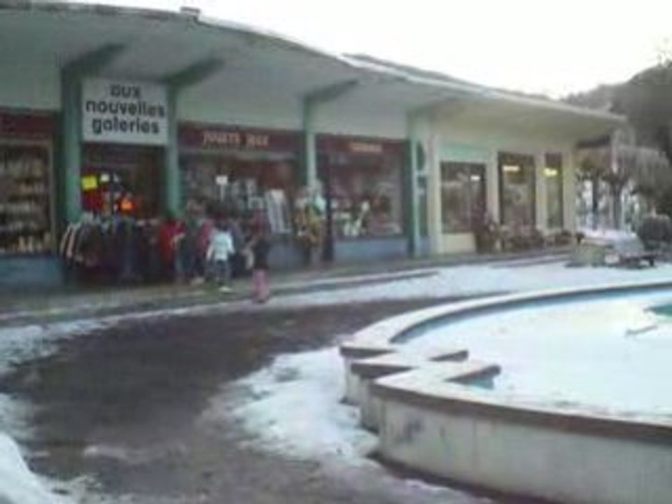 La Bourboule: La place du jet d'eau sous la glace