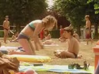 nos jours heureux extrait piscine