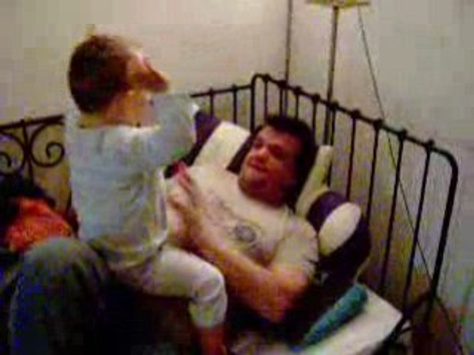 Evan 23 mois ... fait le fou!