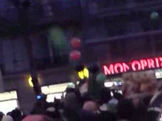 I-TV filmé  : voiture qui brûle  Gaza  Paris 3 janvier 09