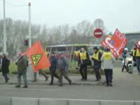 manifestation syndicats européens, sarkozy est au parlement