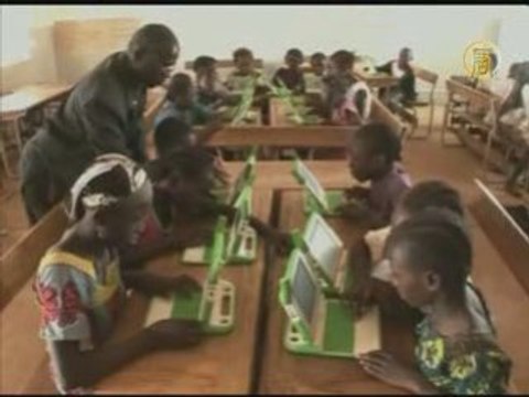 Щедрый подарок на Рождество: каждому ребенку по ноутбуку