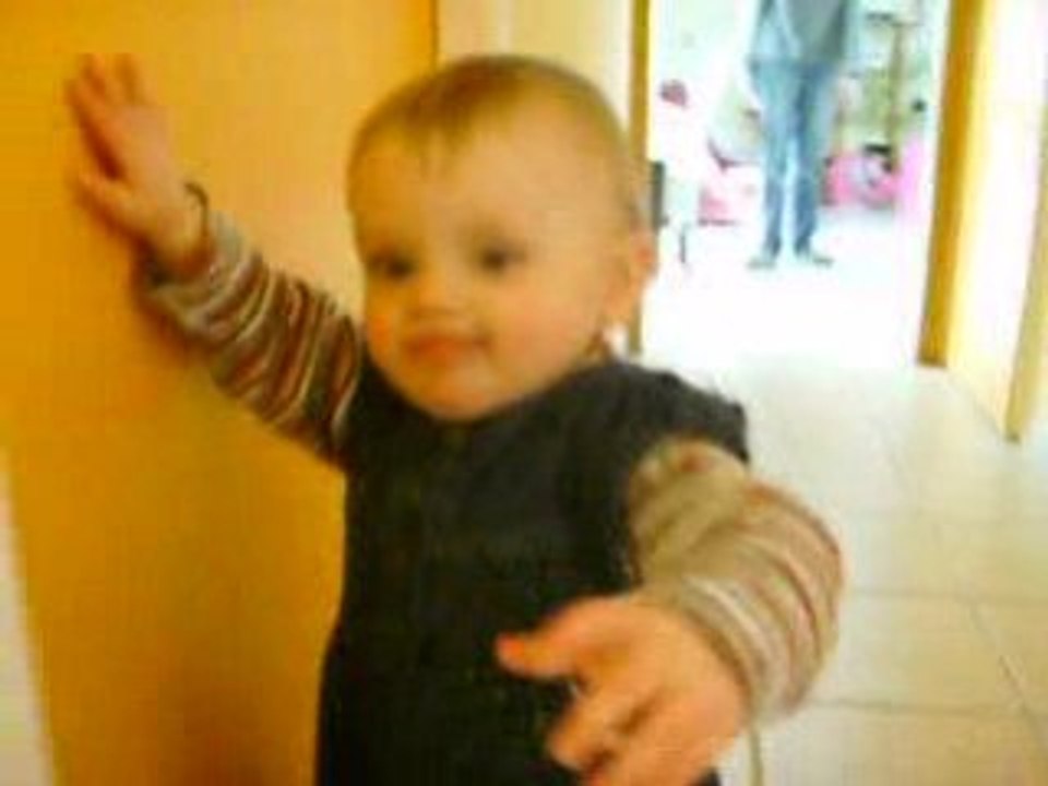 Capucine marche!!!!!