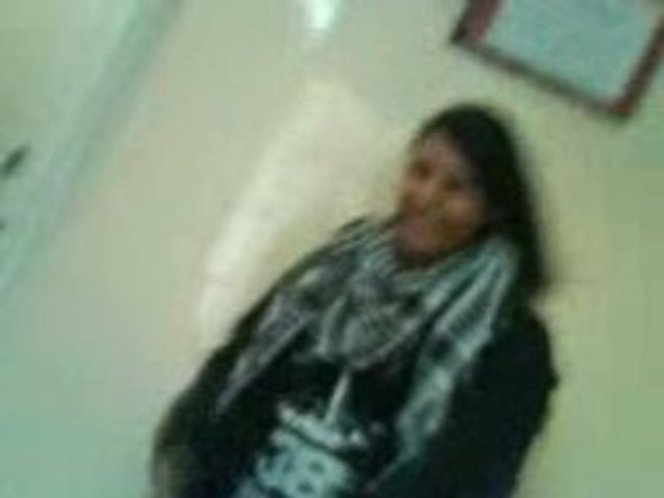 Cathy qui parle avec un fantome xD