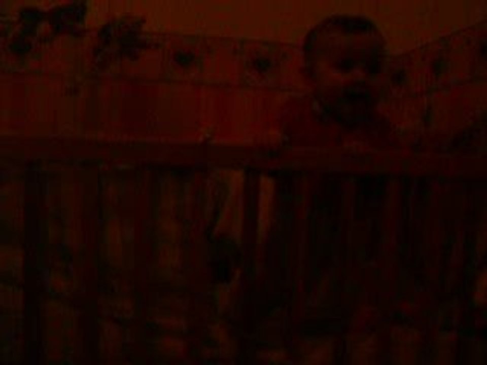 Morgane se lève toute seule!