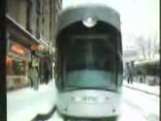 Marseille sous la neige .le tramway bloqué .