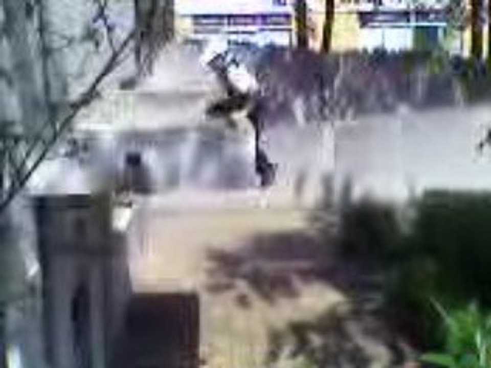 régis fait l'acrobate !