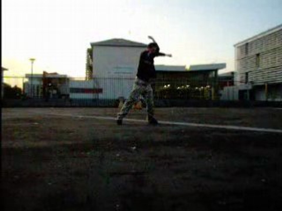 Bolas devant le lycée