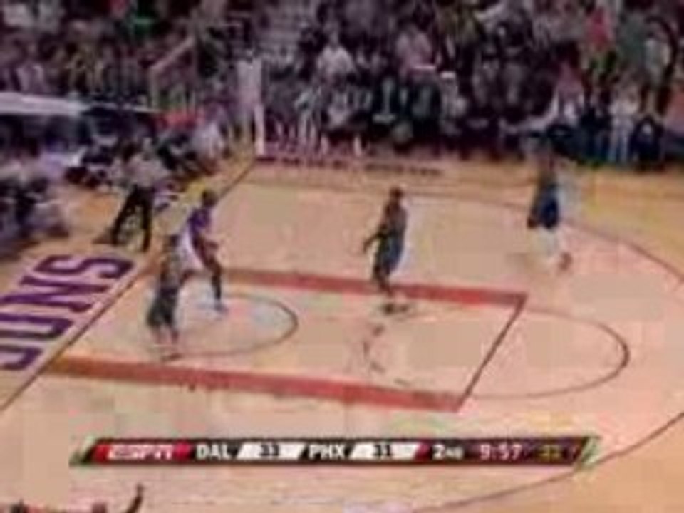 NBA Jason Richardson goes for windmill on this amazing slam.