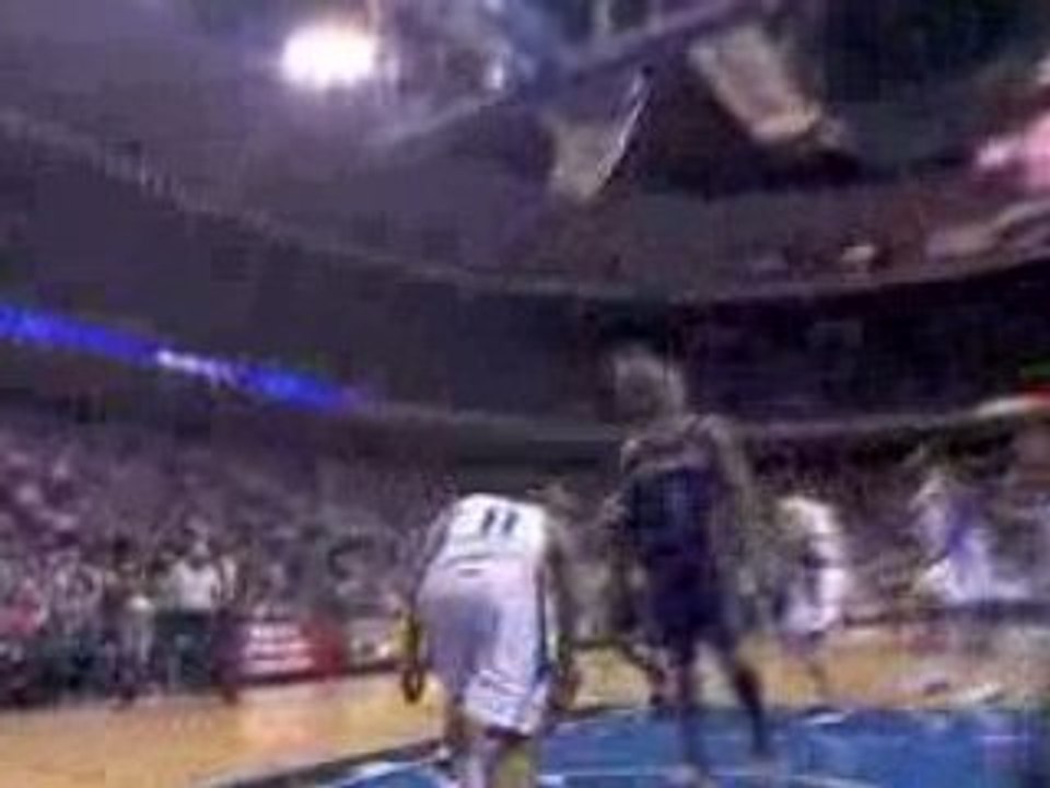 NBA Jameer Nelson finds for this alley-oop pass