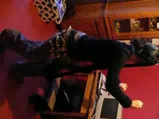 Julie à peter un jonc