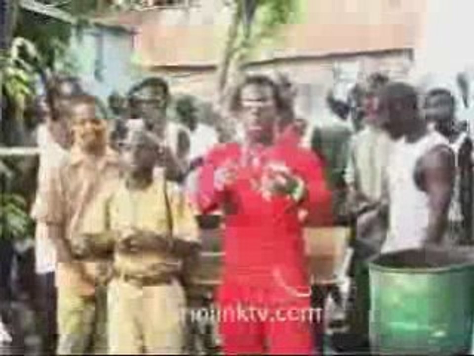 Lil hero no gun nuh mek dun here